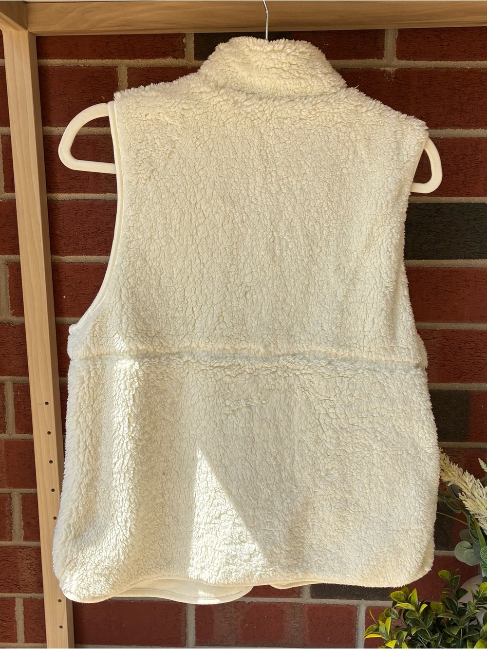 Sherpa Vest Faux Fur Fleece Cream Women's Medium Teddy Pockets
Cabin Cozy - Picture 3 of 6